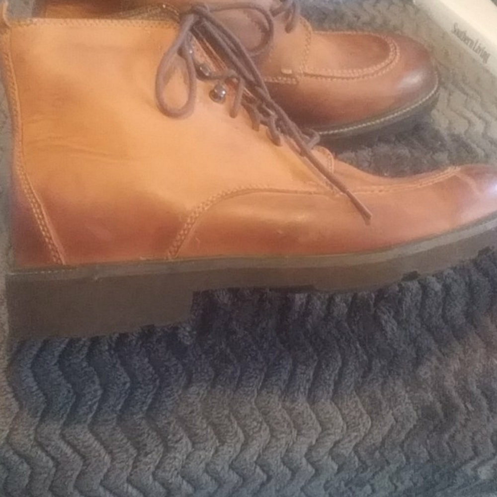 Boots - Picture 8 of 8